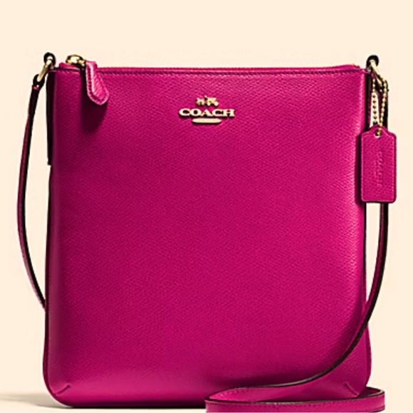#05-COACH NORTH/SOUTH CROSSBODY IN CROSSGRAIN LEATHER
8 (L)8 1/2 (H)1 1/4 (W) - Picture 1 of 3